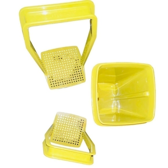 VINTAGE Tupperware Pickle Keeper Lot - Picture 2 of 2